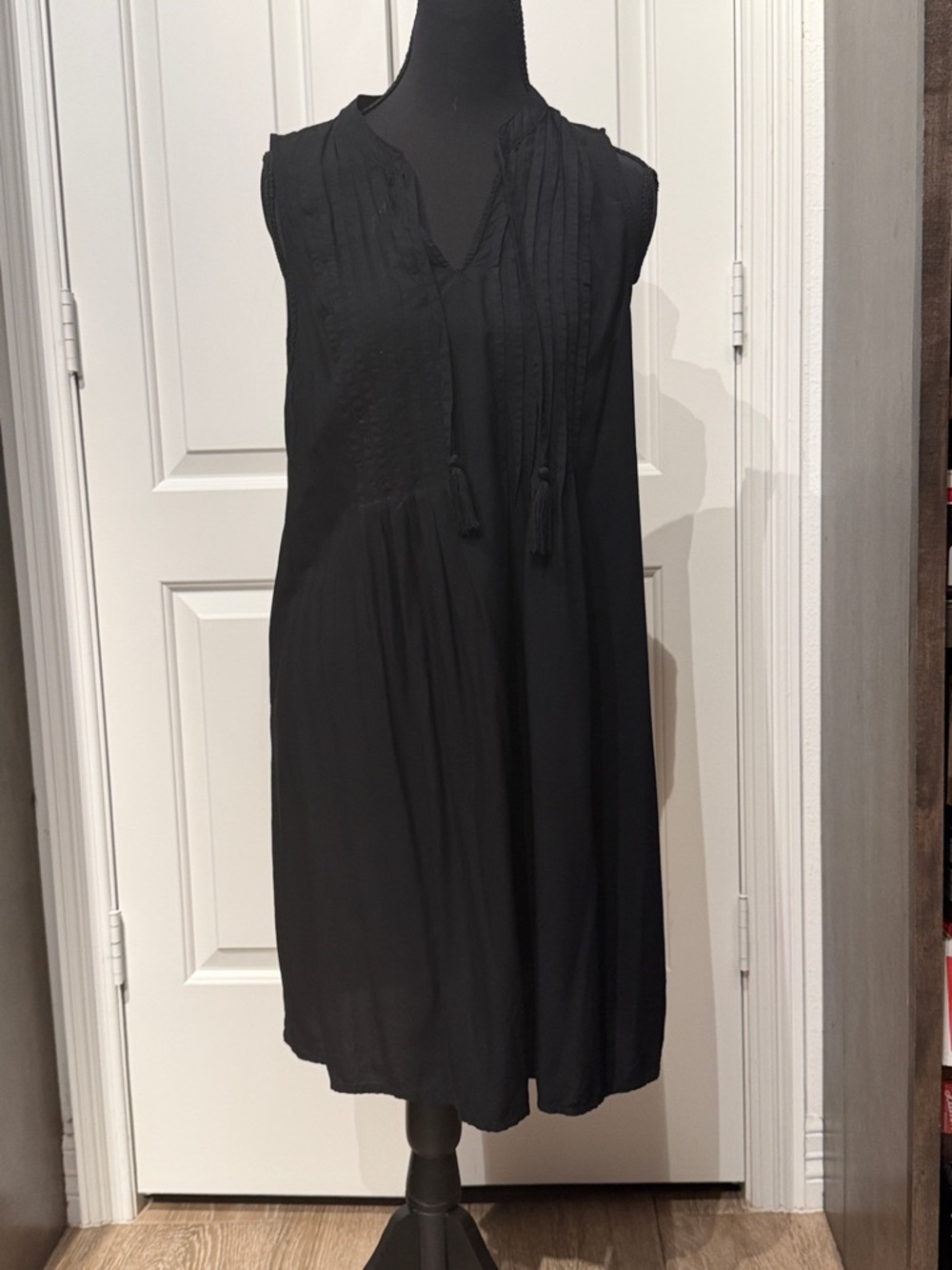 Old Navy Black Sleeveless Midi Dress with Tassel Tie (HU)
